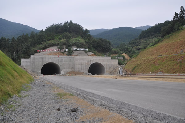 南昌昌奉高速梅嶺隧道